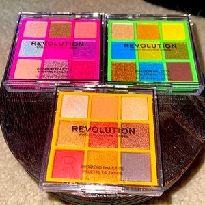 3 Revolution eye shadow palettes